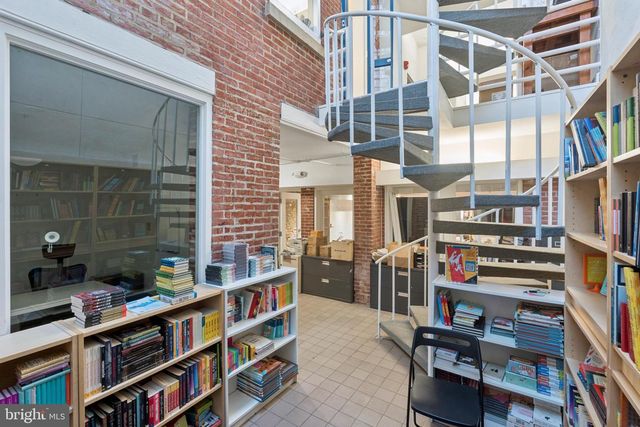 215 CHURCH ST, Philadelphia, PA 19106