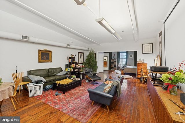 215 CHURCH ST, Philadelphia, PA 19106