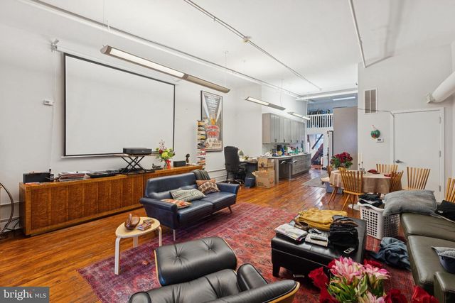 215 CHURCH ST, Philadelphia, PA 19106