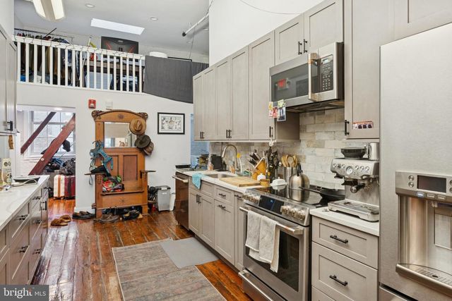 215 CHURCH ST, Philadelphia, PA 19106