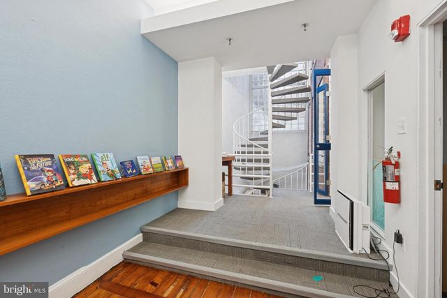 215 CHURCH ST, Philadelphia, PA 19106