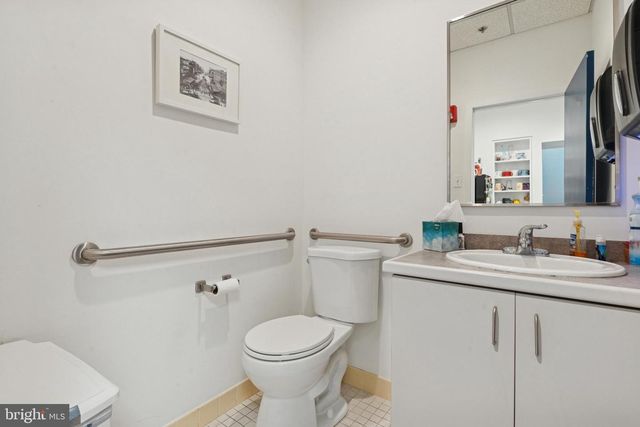 215 CHURCH ST, Philadelphia, PA 19106