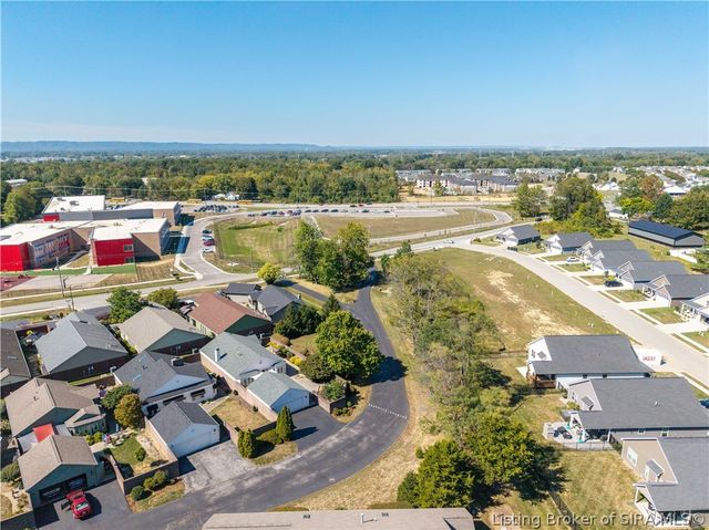 38 Abby Chase, Jeffersonville, IN 47130
