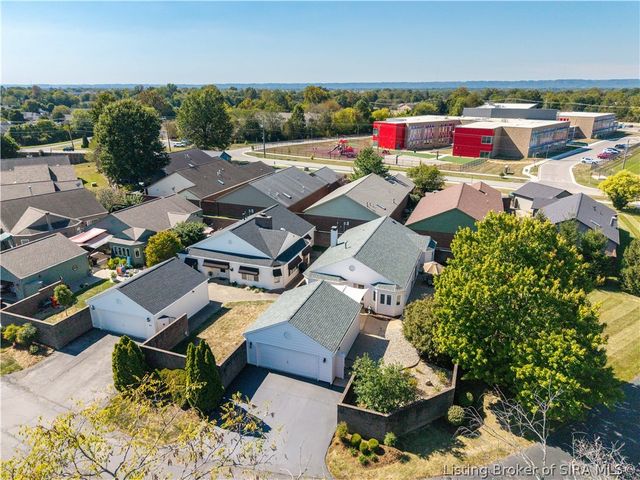 38 Abby Chase, Jeffersonville, IN 47130