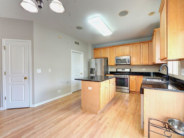6 Forsythia Court, Bolingbrook, IL 60490