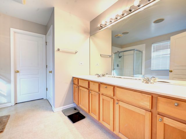 6 Forsythia Court, Bolingbrook, IL 60490