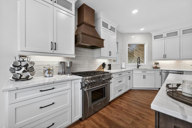 37W530 Grey Barn Road, St. Charles, IL 60175