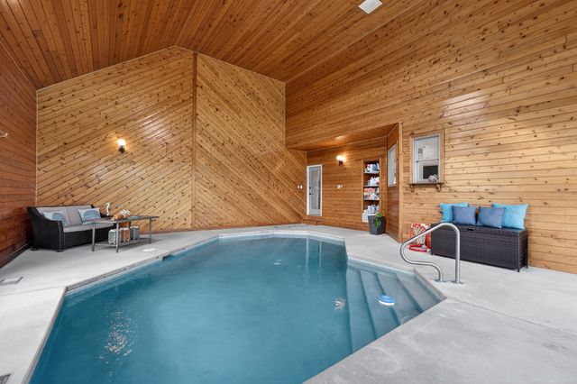 37W530 Grey Barn Road, St. Charles, IL 60175