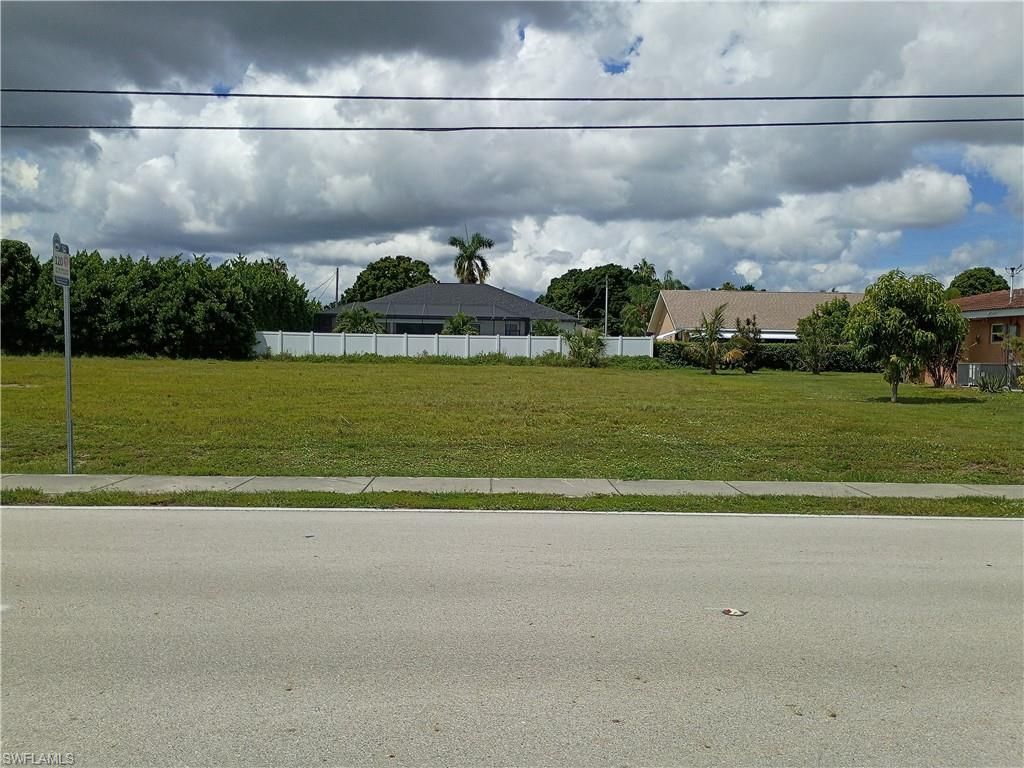 3648 Country Club BLVD, CAPE CORAL, FL 33904 — exterior