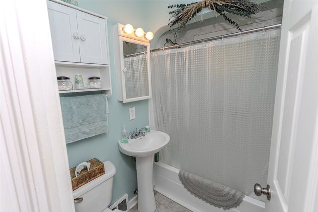 57 8th St, South Union Twp, PA 15401