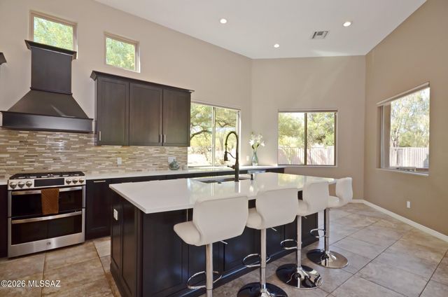 990 W Silver Spring Place, Oro Valley, AZ 85755