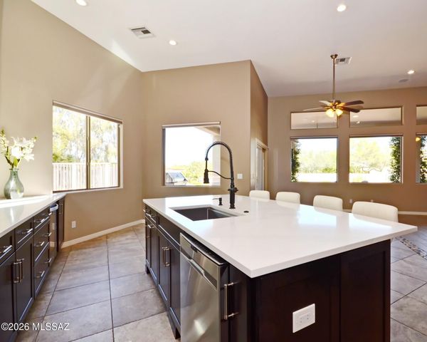 990 W Silver Spring Place, Oro Valley, AZ 85755