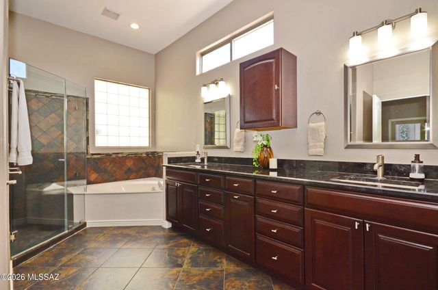 990 W Silver Spring Place, Oro Valley, AZ 85755