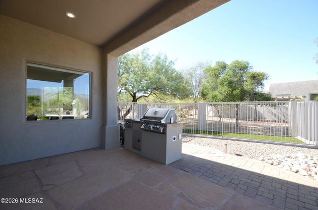 990 W Silver Spring Place, Oro Valley, AZ 85755