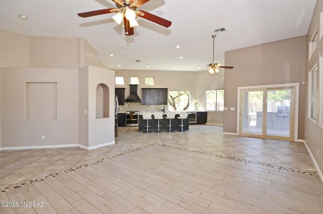 990 W Silver Spring Place, Oro Valley, AZ 85755
