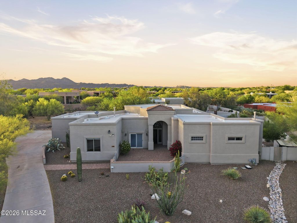 990 W Silver Spring Place, Oro Valley, AZ 85755