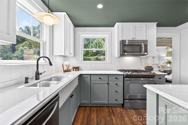 2501 Runnymede Lane, Charlotte, NC 28209