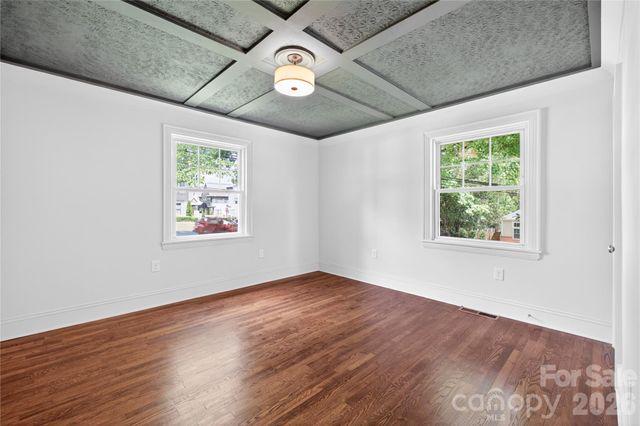 2501 Runnymede Lane, Charlotte, NC 28209