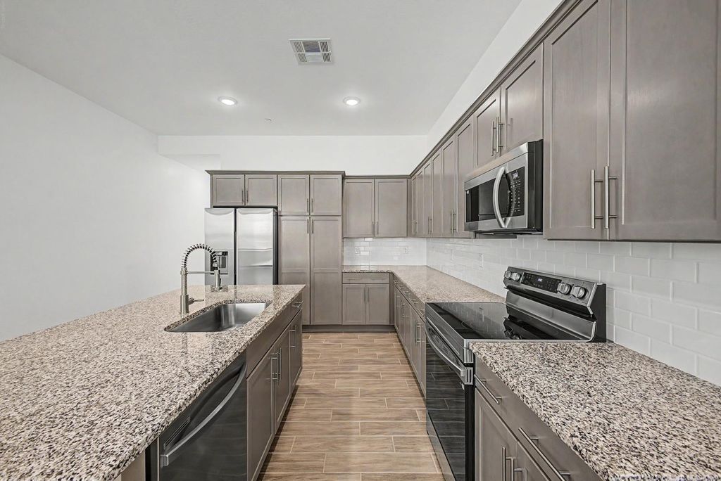8232 E University Drive Unit 114, Mesa, AZ 85207