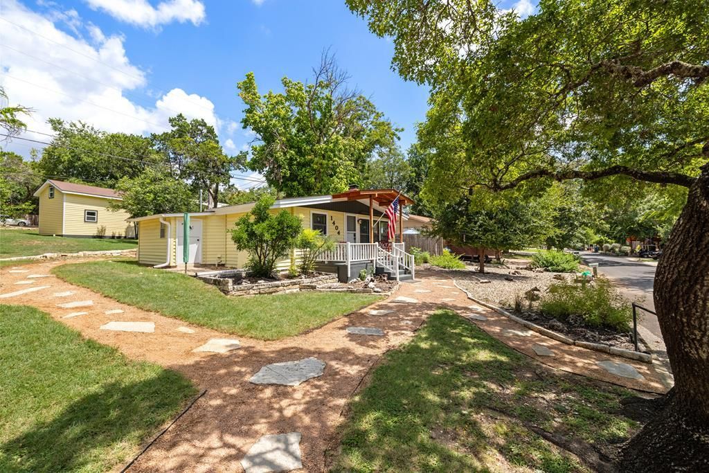 1404 McAllen St, Kerrville, TX 78028