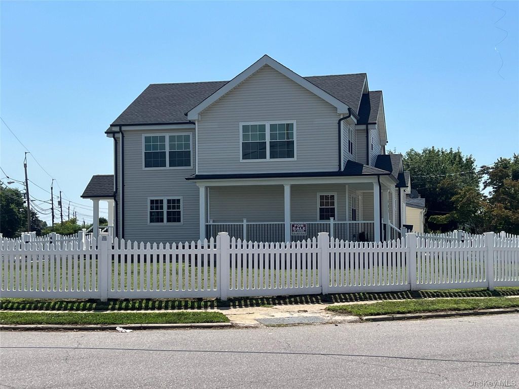 403 S Bayview Avenue, Freeport, NY 11520 — photo 3
