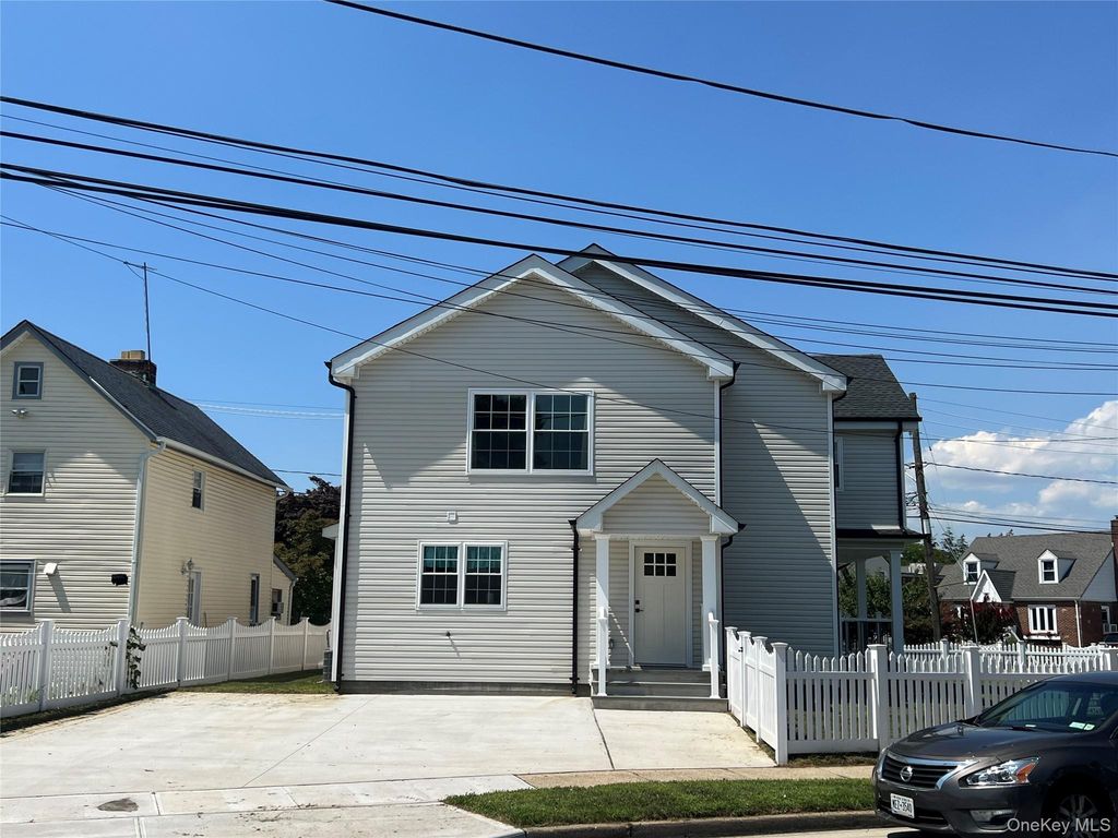 403 S Bayview Avenue, Freeport, NY 11520 — photo 5