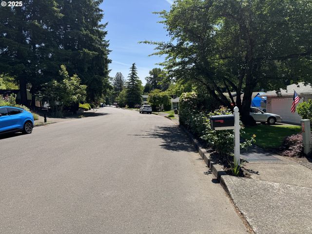 2420 MARGERY St, West Linn, OR 97068