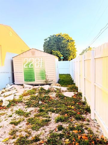 2281 NW 81st Ter, Miami, FL 33147