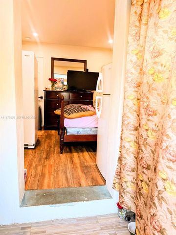 2281 NW 81st Ter, Miami, FL 33147