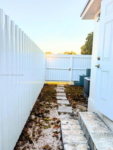 2281 NW 81st Ter, Miami, FL 33147