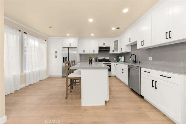 1081 Loma Avenue, Long Beach, CA 90804