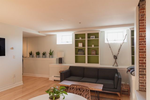 159 State St Apt 1B, Portsmouth, NH 03801