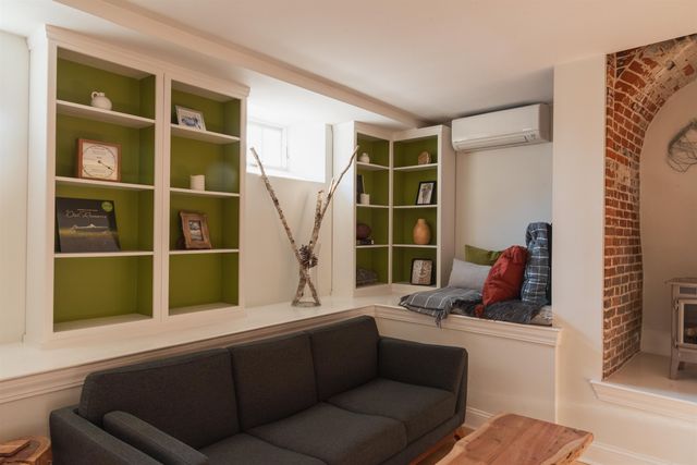 159 State St Apt 1B, Portsmouth, NH 03801