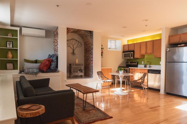 159 State St Apt 1B, Portsmouth, NH 03801