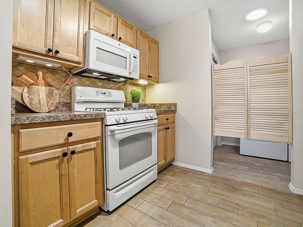 Image 11 of property listing at 1018 RIDGEVILLE ROAD, The Villages, FL 32162