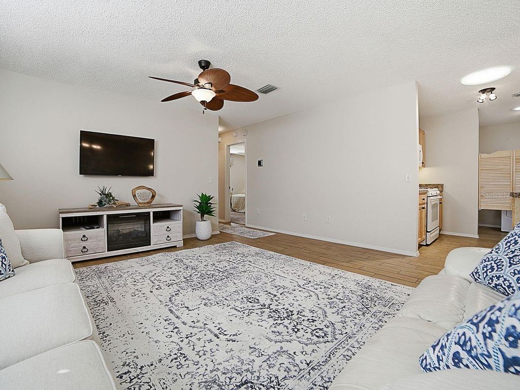 Image 7 of property listing at 1018 RIDGEVILLE ROAD, The Villages, FL 32162