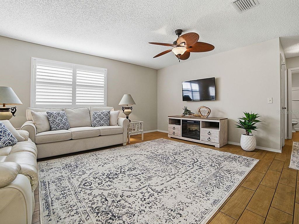 Image 8 of property listing at 1018 RIDGEVILLE ROAD, The Villages, FL 32162