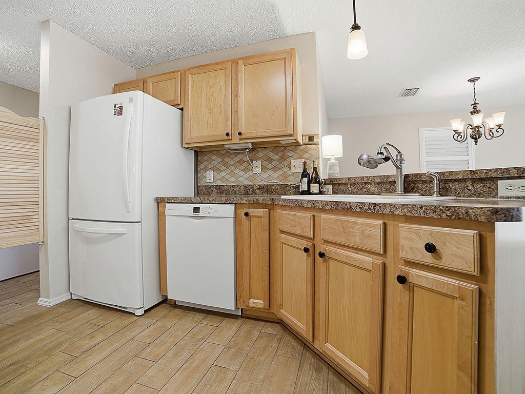 Image 10 of property listing at 1018 RIDGEVILLE ROAD, The Villages, FL 32162