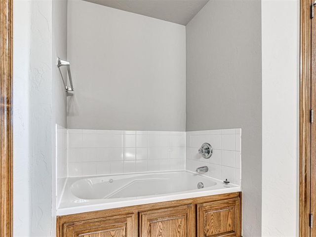 2512 SE 93rd Street, Moore, OK 73160