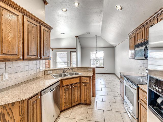 2512 SE 93rd Street, Moore, OK 73160