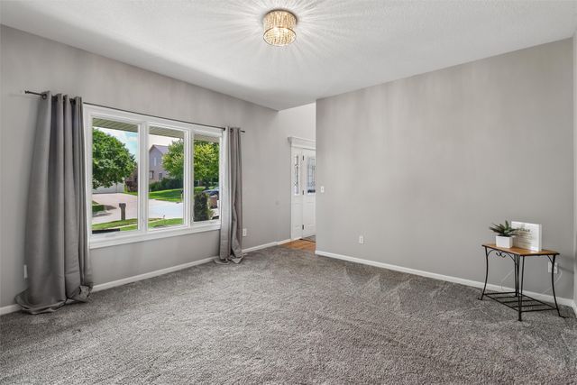 5575 Beechtree Drive, West Des Moines, IA 50266