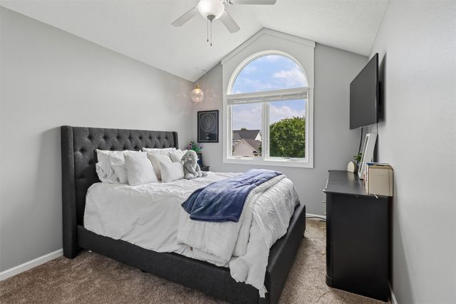 5575 Beechtree Drive, West Des Moines, IA 50266