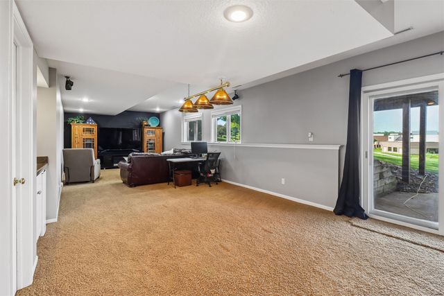 5575 Beechtree Drive, West Des Moines, IA 50266