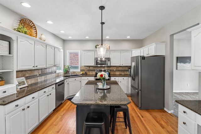 5575 Beechtree Drive, West Des Moines, IA 50266
