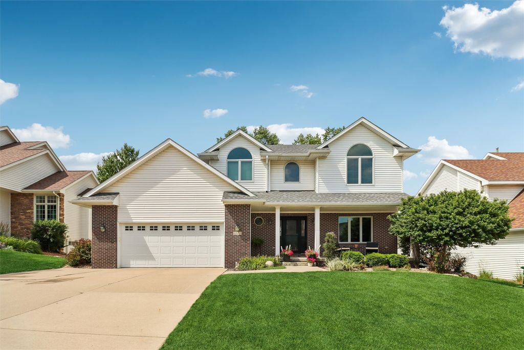 5575 Beechtree Drive, West Des Moines, IA 50266