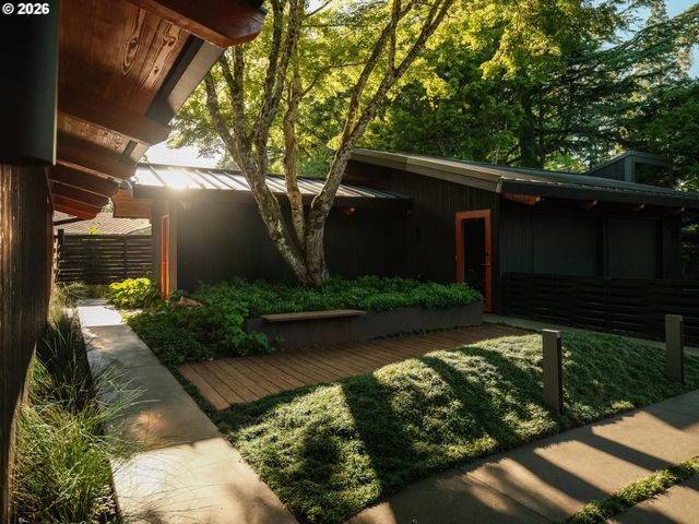 10200 Sw HAWTHORNE Ln, Portland, OR 97225