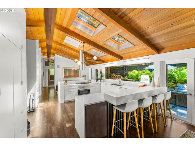 10200 Sw HAWTHORNE Ln, Portland, OR 97225