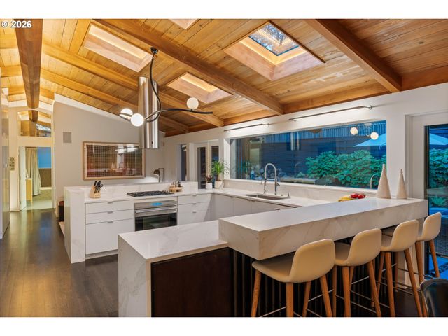 10200 Sw HAWTHORNE Ln, Portland, OR 97225