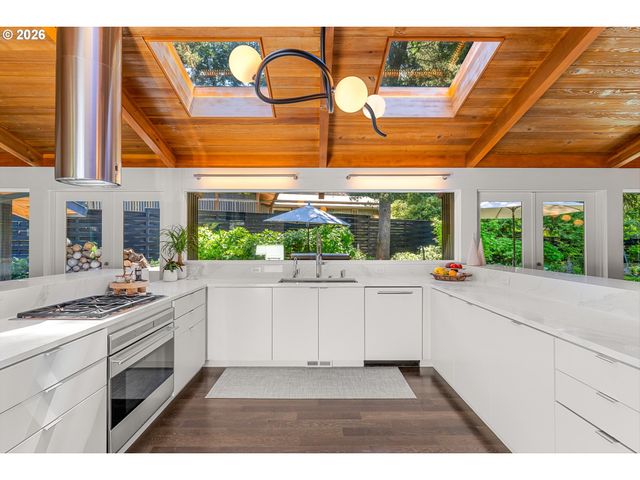 10200 Sw HAWTHORNE Ln, Portland, OR 97225