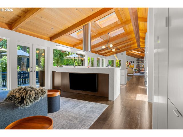 10200 Sw HAWTHORNE Ln, Portland, OR 97225